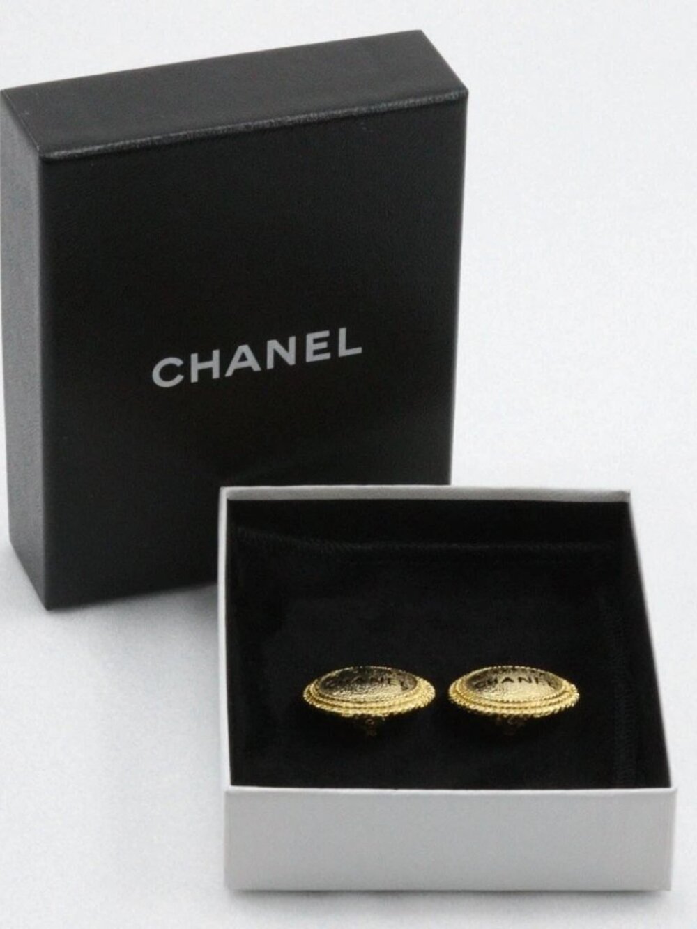 CHANEL COCO CHANEL Earring vintage Plated Gold 18.6g Women - Picture 4 of 9